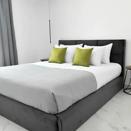 The Room, 14, Leda Gardens Appartamento